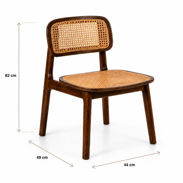 Medidas de la silla Nagi: 82 cm de alto, 44 cm de ancho y 49 cm de profundidad
